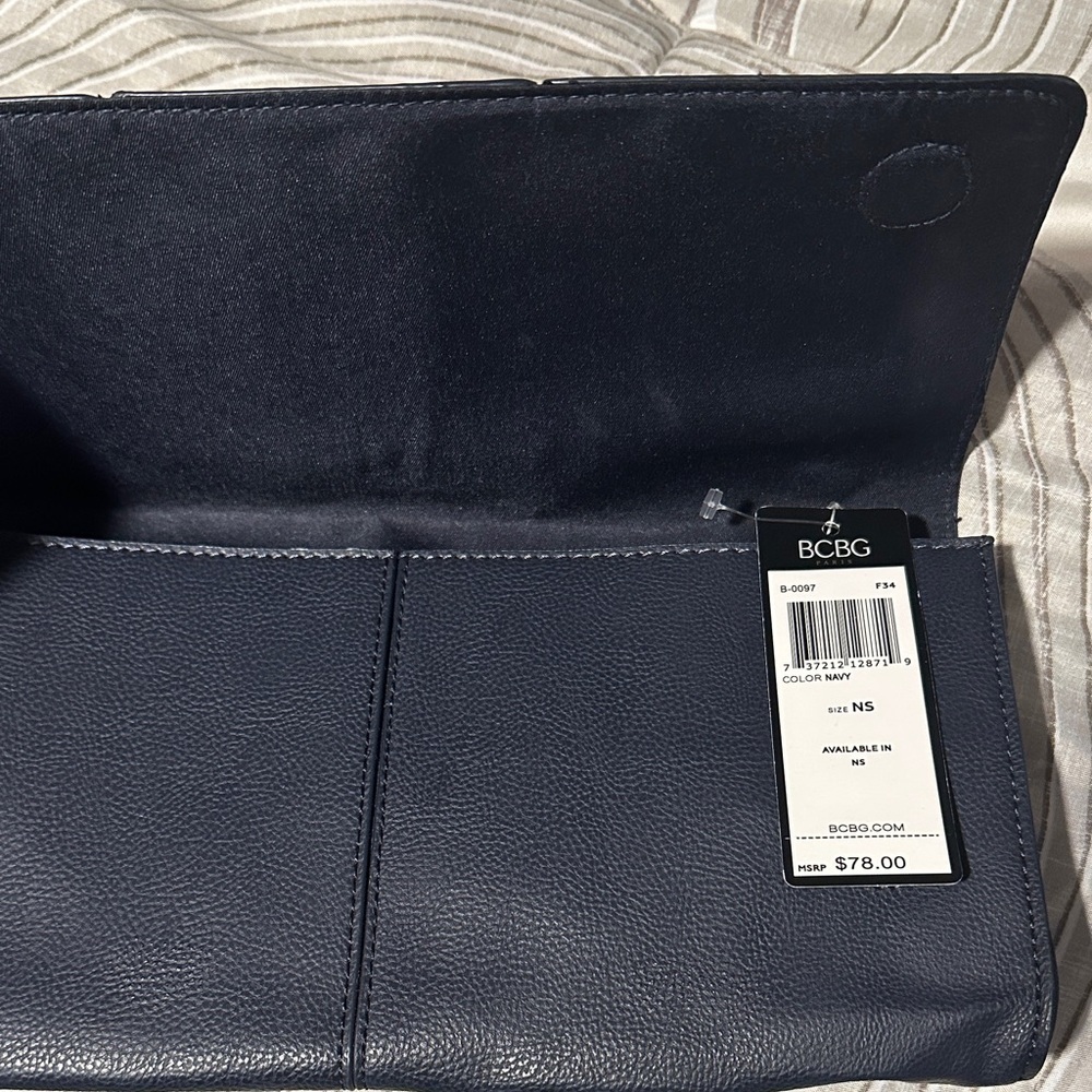 New BCBG Paris Midnight Blue  Clutch Brand New - Picture 3 of 7